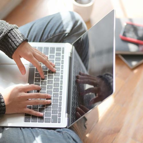 quickbooks and payroll integration on laptop